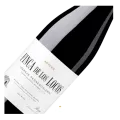 Artuke, Finca de los Locos, Rioja  De Artuke, Finca de los Locos, Rioja heeft een uitgesproken neus met veel mineraliteit en ook zwoel donker fruit. Daarnaast ook mos, munt, tijm, koffie. In de mond zeer complex met verleidelijk fruit, mooi hout, bovendien door de verfijnde zuren zeer sappig. Lange kruidige en ook mineralige afdronk.  Loco  De wijn is afkomstig een perceel dat de opa van Arturo en Kike (samen 'Artuke') ooit aanschafte. Waardoor iedereen hem voor gek 'loco' verklaarde. De grond was namelijk zo stug dat deze niet te bewerken was. Opa toonde het tegenovergestelde aan. En zijn kleinzoons houden de reputatie hoog!De oogst gebeurt handmatig. Er volgt een strenge selectie bij binnenkomst op de selectietafel, waarna de trossen worden ontsteelt. Vergisting in RVS tanks gedurende tien dagen op een gecontroleerde temperatuur van 20°C tot 24°C met regelmatige pigeage en overpompen. Malolactische vergisting op nieuw Frans eiken.Tenslotte geniet de Artuke, Finca de los Locos, Rioja een rijping van 12-16 maanden op nieuw, tweede- en derdejaars Frans eiken van 500 liter en fouders van 3.500 liter.  Tim Atkin: 95 punten    Finca de Los Locos – the crazy people’s vineyard – is a single, 2.7-hectare terrace, located at 550 metres in the high part of Baños de Ebro. Combining Tempranillo, 20% Graciano and 5% Viura, it’s always an intensely chalky, even pithy wine showing subtle reduction, understated wood, wafts of thyme and fennel, sinewy tannins and a vibrant core of plum and black cherry. A wine to tuck away for a while.  - Tim Atkin, timatkin.com  Robert Parker's Wine Advocate: 94 punten    Finca de los Locos' is the vineyard of the crazy, a tribute their grandfather who planted the plot in the 1950's when everyone else thought he was mad to do so. This is a wine of great depth and energy, with wonderful dark fruits, rich tannins giving structure and a long, refined finish.     - Luis Gutiérrez, robertparker.com  James Suckling: 94 punten    The graciano stands out, showing a balsamic, peppery edge to the ripe but fresh cherry and plum fruit with a touch of rosemary. Juicy and fine-grained, this has medium to full body and savory, nicely chewy tannins. Solid fruit in the finish. A co-fermentation of tempranillo, graciano and viura. Drink from 2026.    - James Suckling, jamessuckling.com  Artuke  Het is een klein familiebedrijf in Baños de Ebro in Rioja Alavesa. Artuke is een samenvoeging van twee voornamen. De broers Arturo en Kike de Miquel zijn sinds respectievelijk 2003 en 2010 werkzaam bij het bedrijf van hun ouders. Tegenwoordig adviseren zij de jongens op de achtergrond . De focus ligt volledig op het maken van terroir gedreven wijnen met expressie van de wijngaarden, een bourgondische complexiteit en bovendien elegantie.Probeer ook eens de super toegankelijke Artuke, Rioja Maceración Carbónica van dit leuke wijnhuis! Vindom Wine Boutique www.vindom.shop
