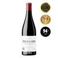 Artuke, Finca de los Locos, Rioja  De Artuke, Finca de los Locos, Rioja heeft een uitgesproken neus met veel mineraliteit en ook zwoel donker fruit. Daarnaast ook mos, munt, tijm, koffie. In de mond zeer complex met verleidelijk fruit, mooi hout, bovendien door de verfijnde zuren zeer sappig. Lange kruidige en ook mineralige afdronk.  Loco  De wijn is afkomstig een perceel dat de opa van Arturo en Kike (samen 'Artuke') ooit aanschafte. Waardoor iedereen hem voor gek 'loco' verklaarde. De grond was namelijk zo stug dat deze niet te bewerken was. Opa toonde het tegenovergestelde aan. En zijn kleinzoons houden de reputatie hoog!De oogst gebeurt handmatig. Er volgt een strenge selectie bij binnenkomst op de selectietafel, waarna de trossen worden ontsteelt. Vergisting in RVS tanks gedurende tien dagen op een gecontroleerde temperatuur van 20°C tot 24°C met regelmatige pigeage en overpompen. Malolactische vergisting op nieuw Frans eiken.Tenslotte geniet de Artuke, Finca de los Locos, Rioja een rijping van 12-16 maanden op nieuw, tweede- en derdejaars Frans eiken van 500 liter en fouders van 3.500 liter.  Tim Atkin: 95 punten    Finca de Los Locos – the crazy people’s vineyard – is a single, 2.7-hectare terrace, located at 550 metres in the high part of Baños de Ebro. Combining Tempranillo, 20% Graciano and 5% Viura, it’s always an intensely chalky, even pithy wine showing subtle reduction, understated wood, wafts of thyme and fennel, sinewy tannins and a vibrant core of plum and black cherry. A wine to tuck away for a while.  - Tim Atkin, timatkin.com  Robert Parker's Wine Advocate: 94 punten    Finca de los Locos' is the vineyard of the crazy, a tribute their grandfather who planted the plot in the 1950's when everyone else thought he was mad to do so. This is a wine of great depth and energy, with wonderful dark fruits, rich tannins giving structure and a long, refined finish.     - Luis Gutiérrez, robertparker.com  James Suckling: 94 punten    The graciano stands out, showing a balsamic, peppery edge to the ripe but fresh cherry and plum fruit with a touch of rosemary. Juicy and fine-grained, this has medium to full body and savory, nicely chewy tannins. Solid fruit in the finish. A co-fermentation of tempranillo, graciano and viura. Drink from 2026.    - James Suckling, jamessuckling.com  Artuke  Het is een klein familiebedrijf in Baños de Ebro in Rioja Alavesa. Artuke is een samenvoeging van twee voornamen. De broers Arturo en Kike de Miquel zijn sinds respectievelijk 2003 en 2010 werkzaam bij het bedrijf van hun ouders. Tegenwoordig adviseren zij de jongens op de achtergrond . De focus ligt volledig op het maken van terroir gedreven wijnen met expressie van de wijngaarden, een bourgondische complexiteit en bovendien elegantie.Probeer ook eens de super toegankelijke Artuke, Rioja Maceración Carbónica van dit leuke wijnhuis! Vindom Wine Boutique www.vindom.shop